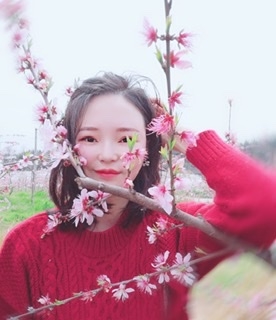 小桌子的第一张照片--邢台相亲服务中心