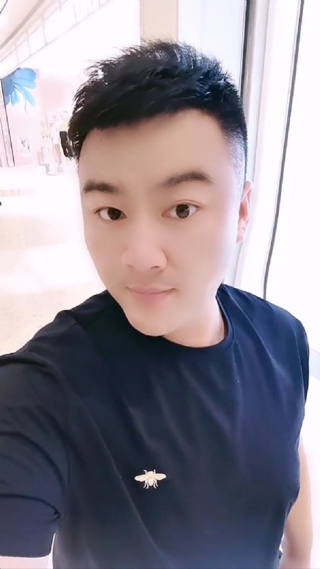 微风徐徐的第一张照片--邢台相亲服务中心