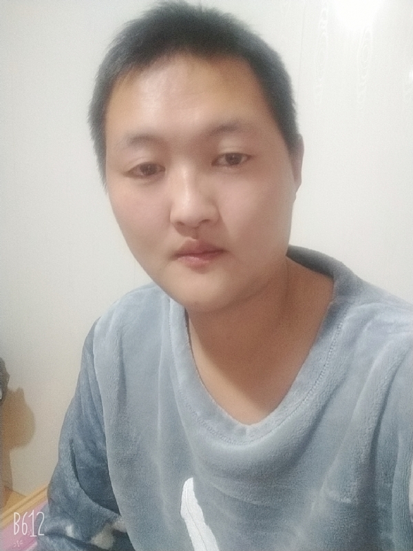 烟圈里透着伤的第一张照片--邢台相亲服务中心
